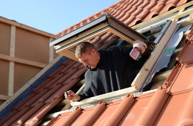 Pose de fenêtres de toit Velux à Nelling